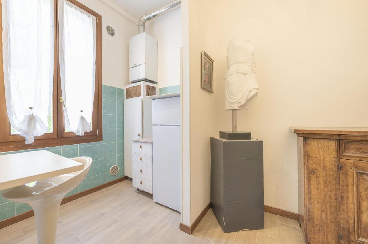 Arte E Cinema - 10 Min Da Venezia Apartment Mestre Luaran gambar